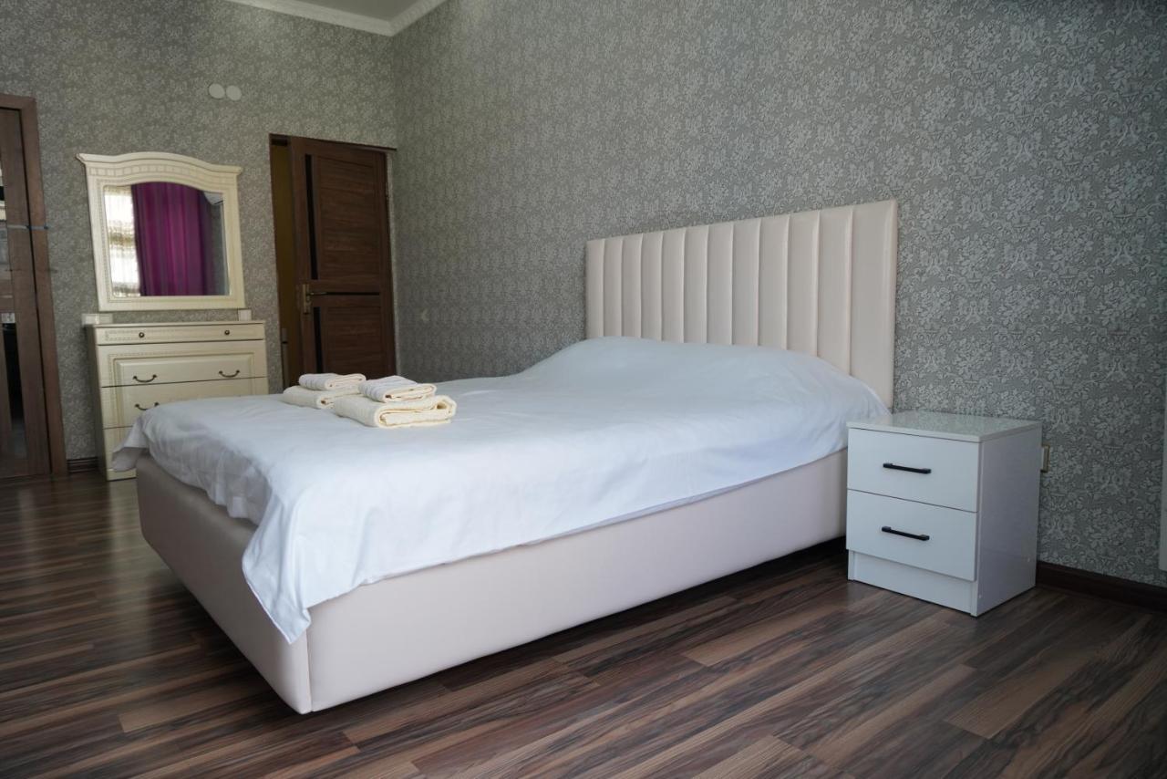 Nice And Comfortable Apartment In The Downtown Of บิชเคก ภายนอก รูปภาพ