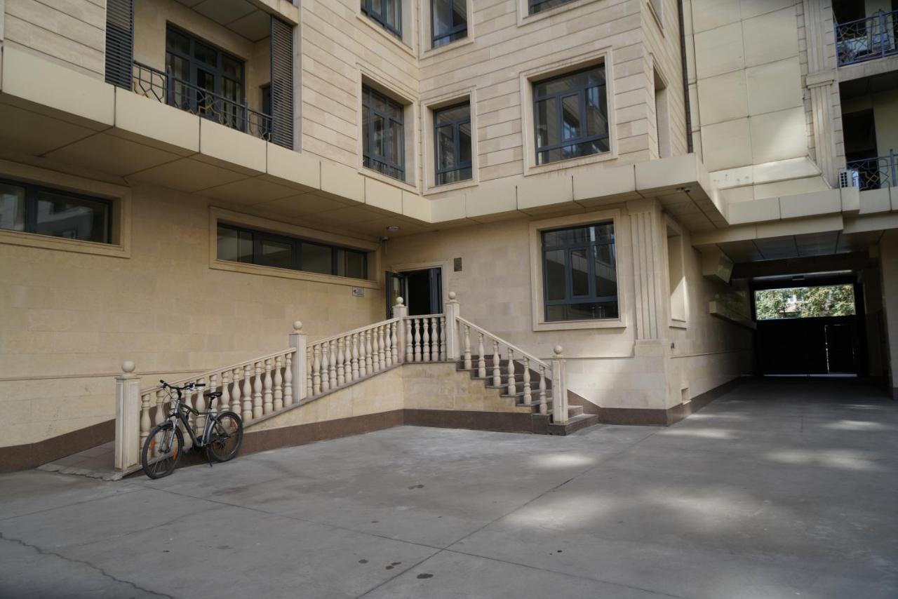 Nice And Comfortable Apartment In The Downtown Of บิชเคก ภายนอก รูปภาพ
