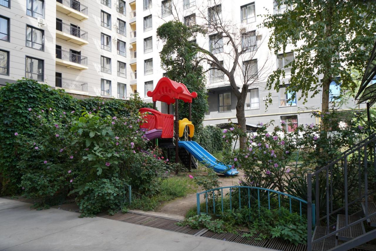 Nice And Comfortable Apartment In The Downtown Of บิชเคก ภายนอก รูปภาพ