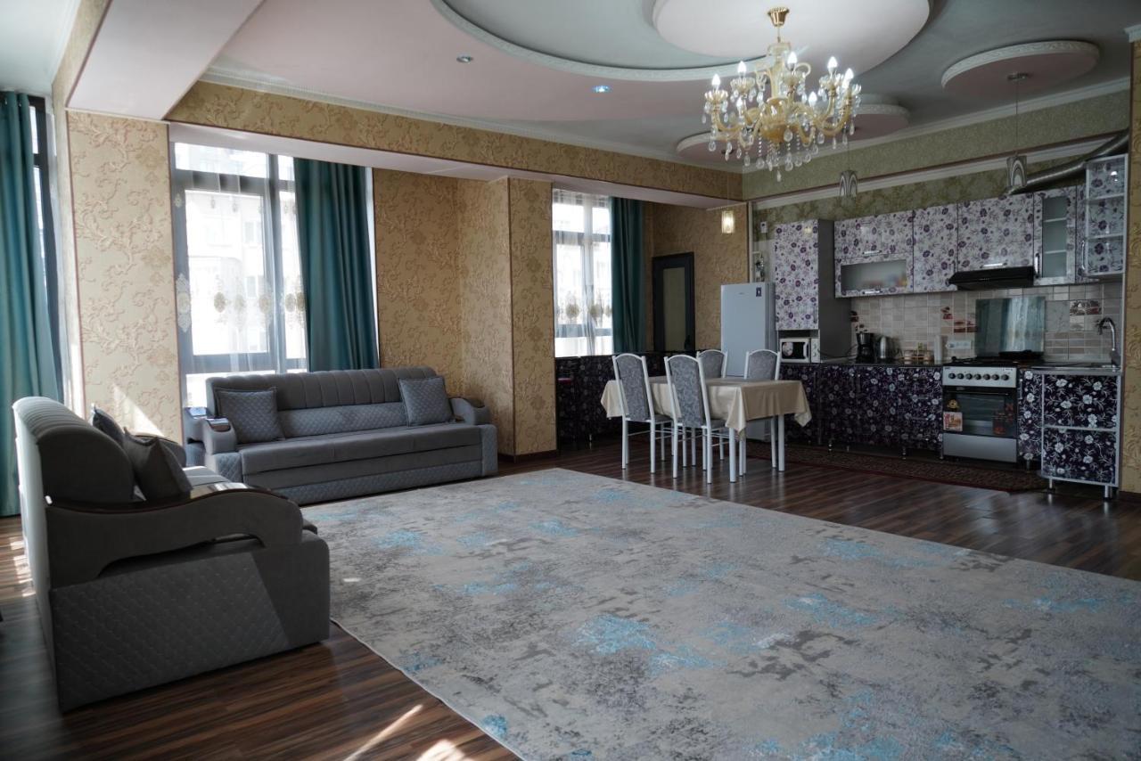Nice And Comfortable Apartment In The Downtown Of บิชเคก ภายนอก รูปภาพ