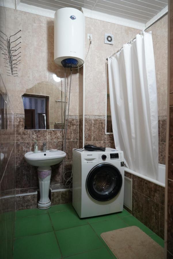 Nice And Comfortable Apartment In The Downtown Of บิชเคก ภายนอก รูปภาพ